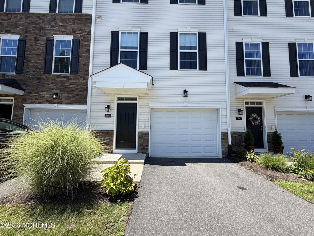 305 Spirit Way - Photo 1