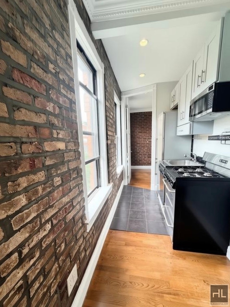 East 13th Street - Photo 4