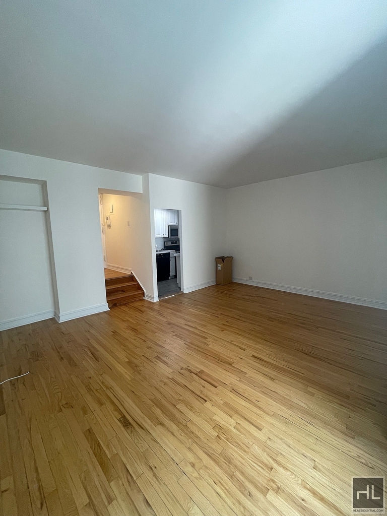 East 12th Street - Photo 3