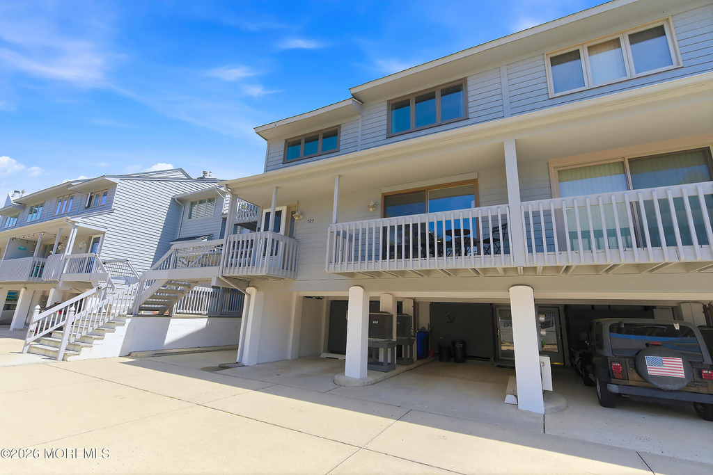525 Sw Central Avenue - Photo 1
