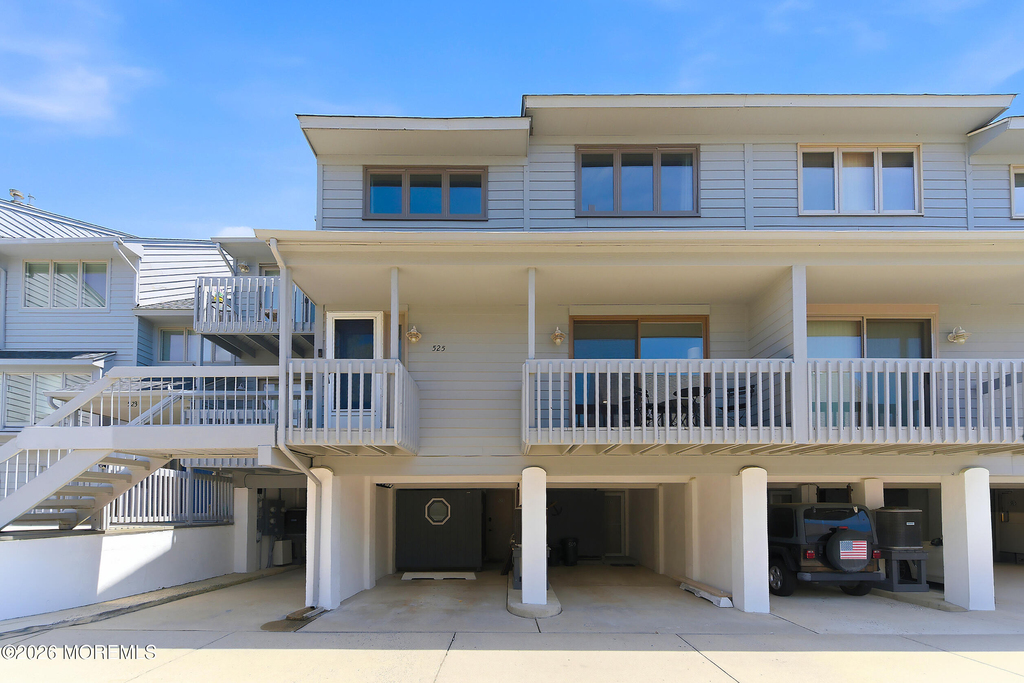 525 Sw Central Avenue - Photo 0