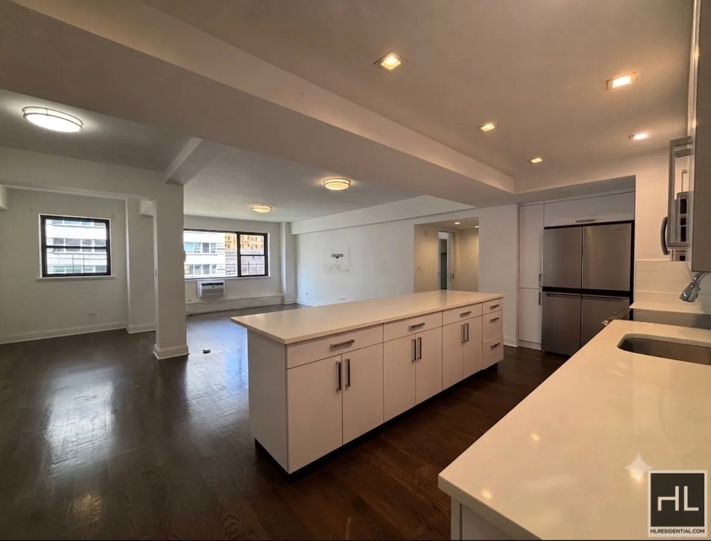 East 69 Street - Photo 1