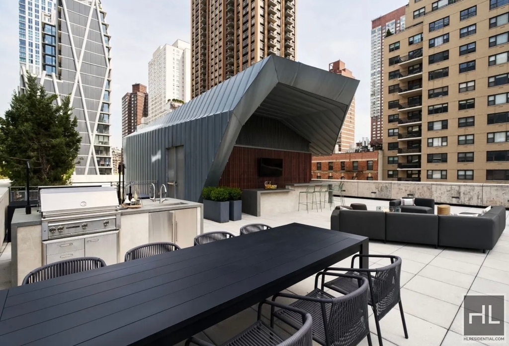 West 67th Street - Photo 3