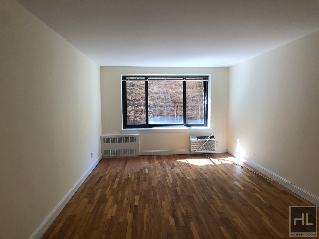 York Avenue - Photo 1
