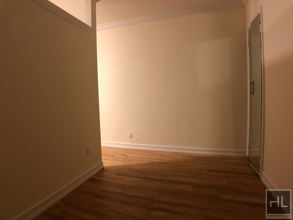 East 58 Street - Photo 2