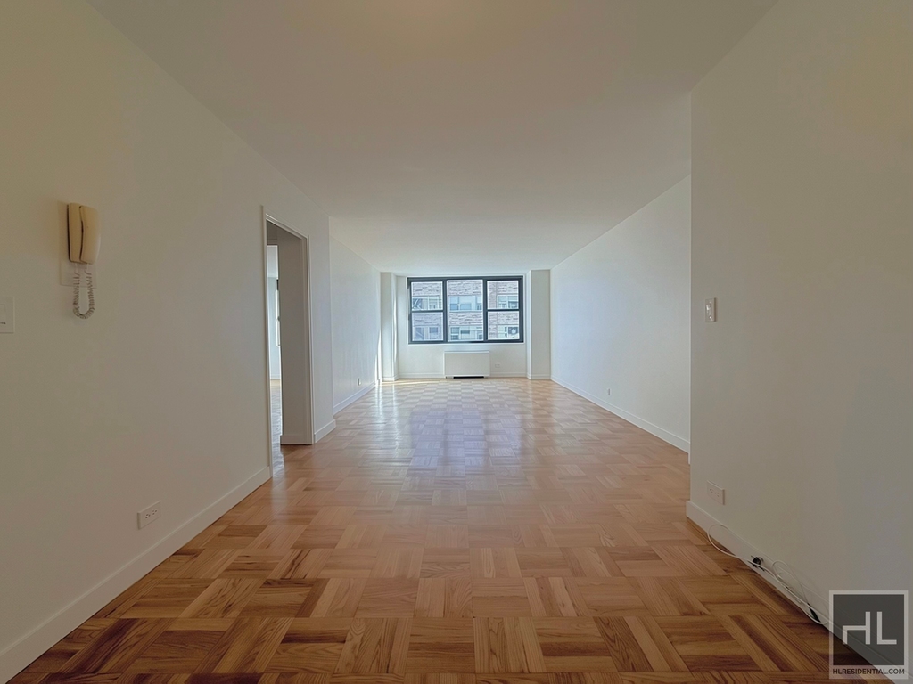 East 49 Street - Photo 4