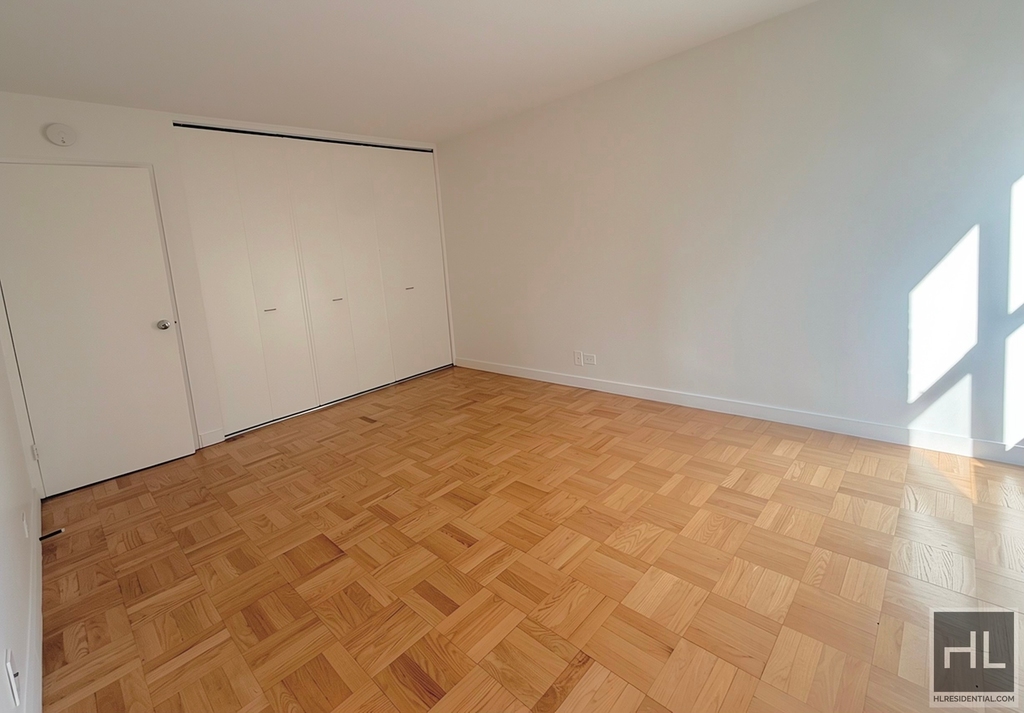 East 49 Street - Photo 2