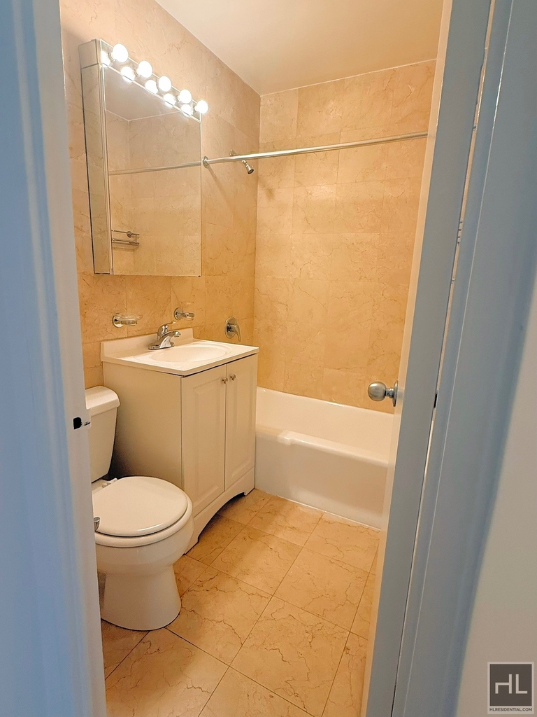East 49 Street - Photo 5