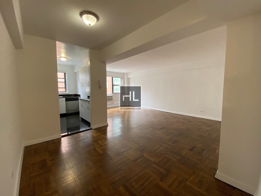 East 69 Street - Photo 2