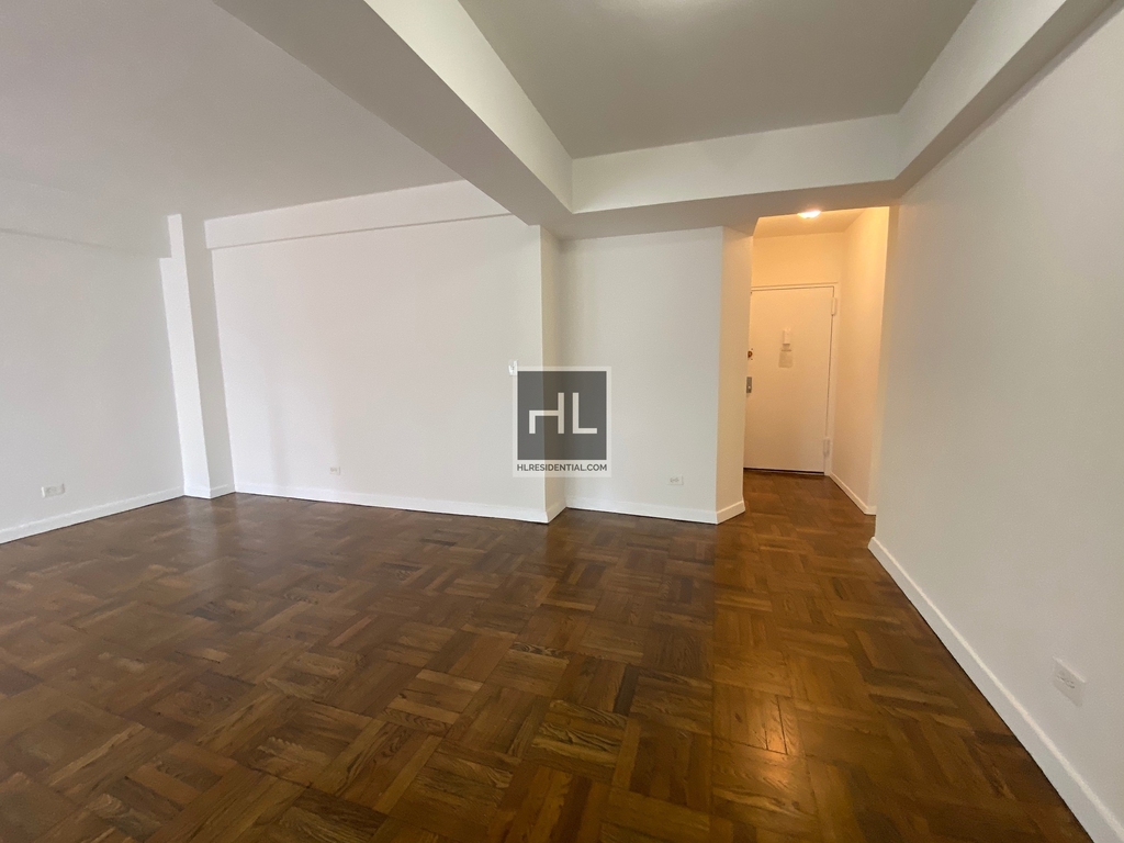 East 69 Street - Photo 1
