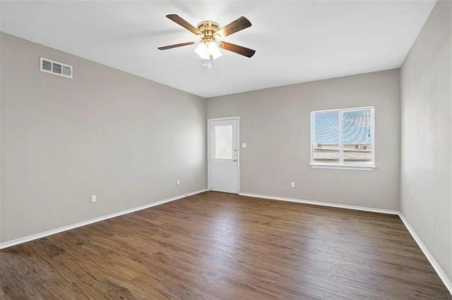 512 Hazelwood Drive - Photo 2