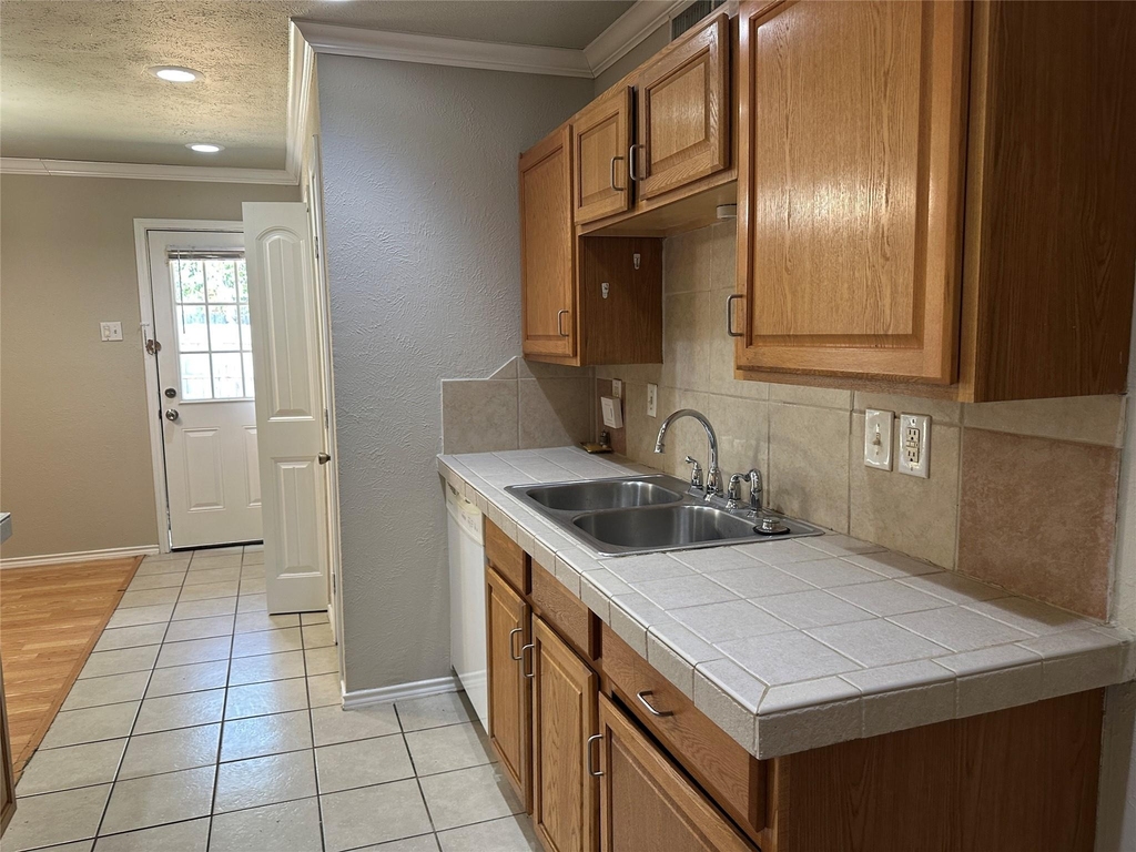 563 Oldbridge Drive - Photo 9