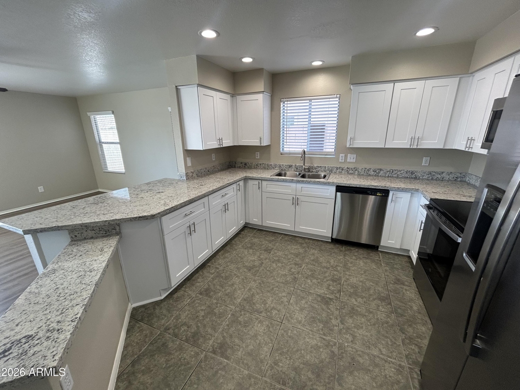 11322 W Alice Avenue - Photo 10