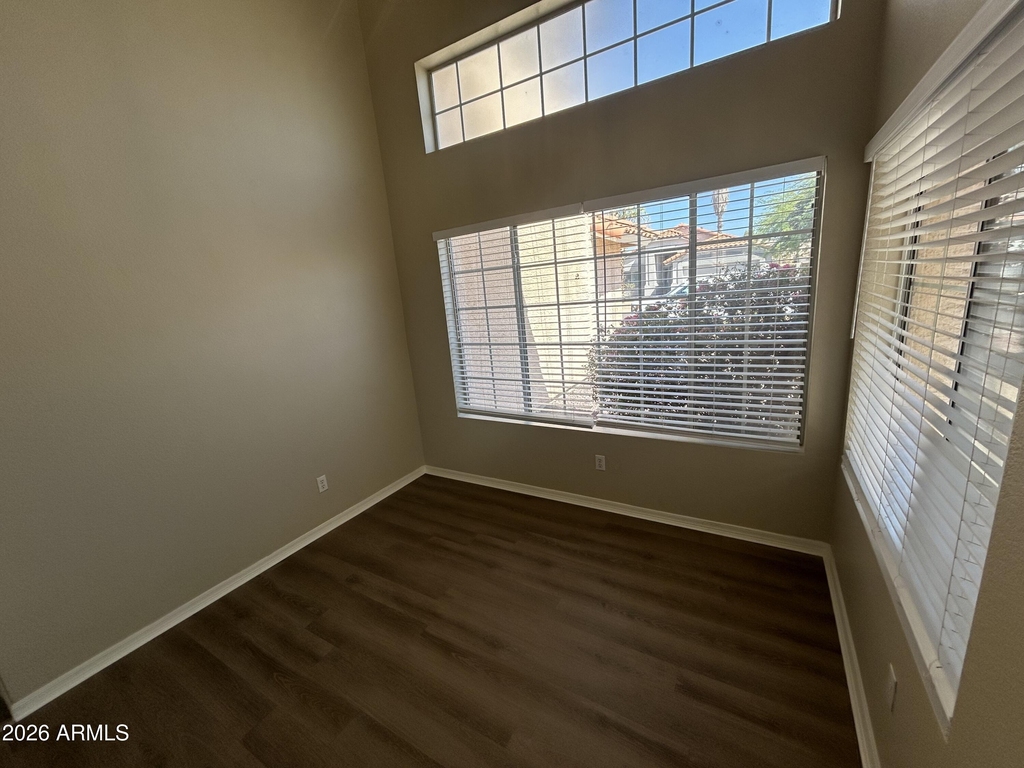11322 W Alice Avenue - Photo 9