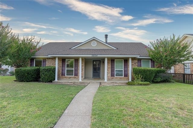 2804 Oxford Lane - Photo 1