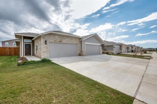 644 Blackland Drive - Photo 0