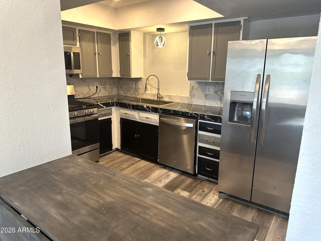216 E Carol Avenue - Photo 5