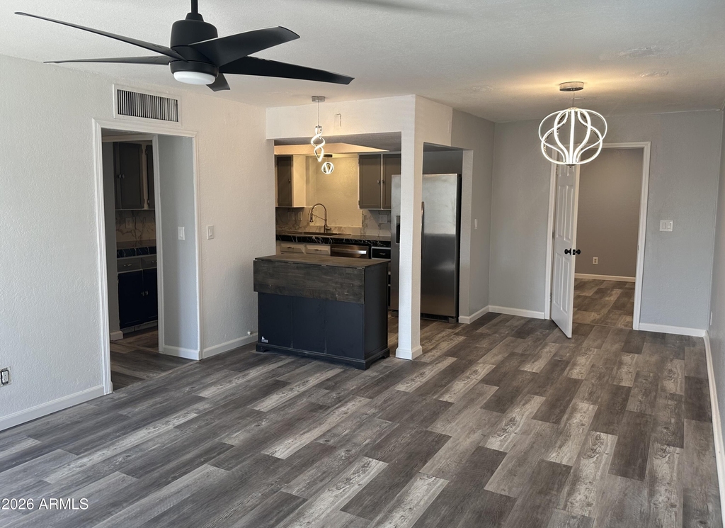 216 E Carol Avenue - Photo 2