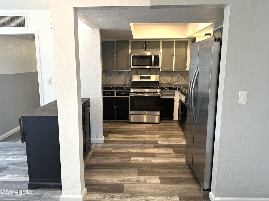 216 E Carol Avenue - Photo 4