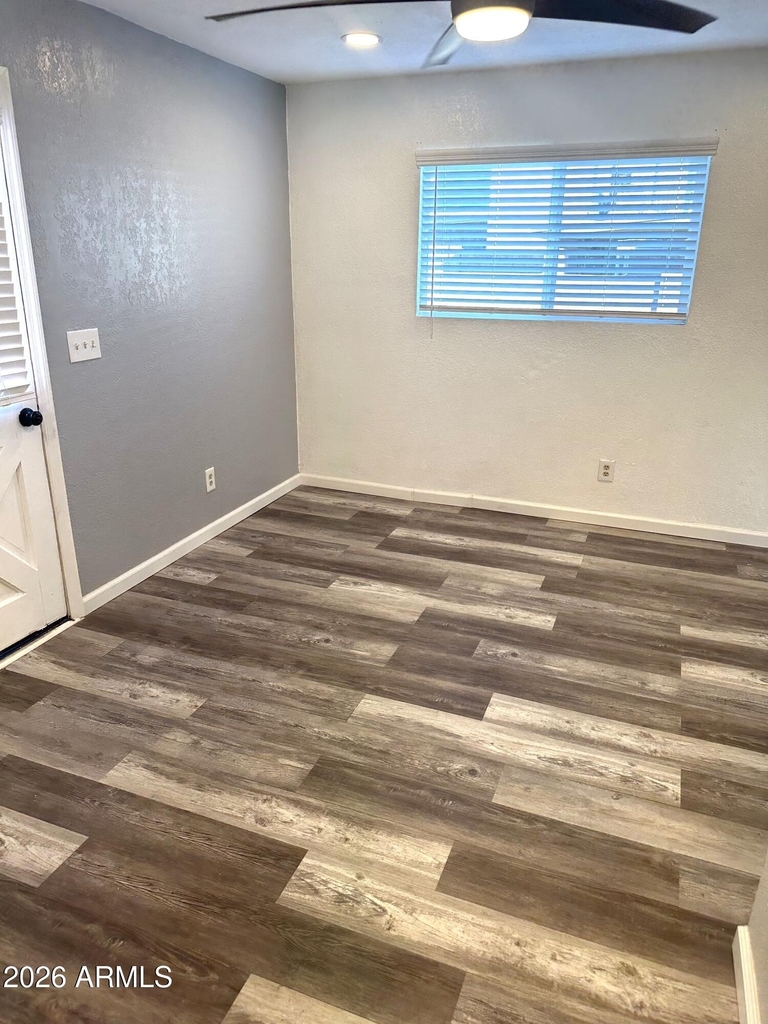 216 E Carol Avenue - Photo 10