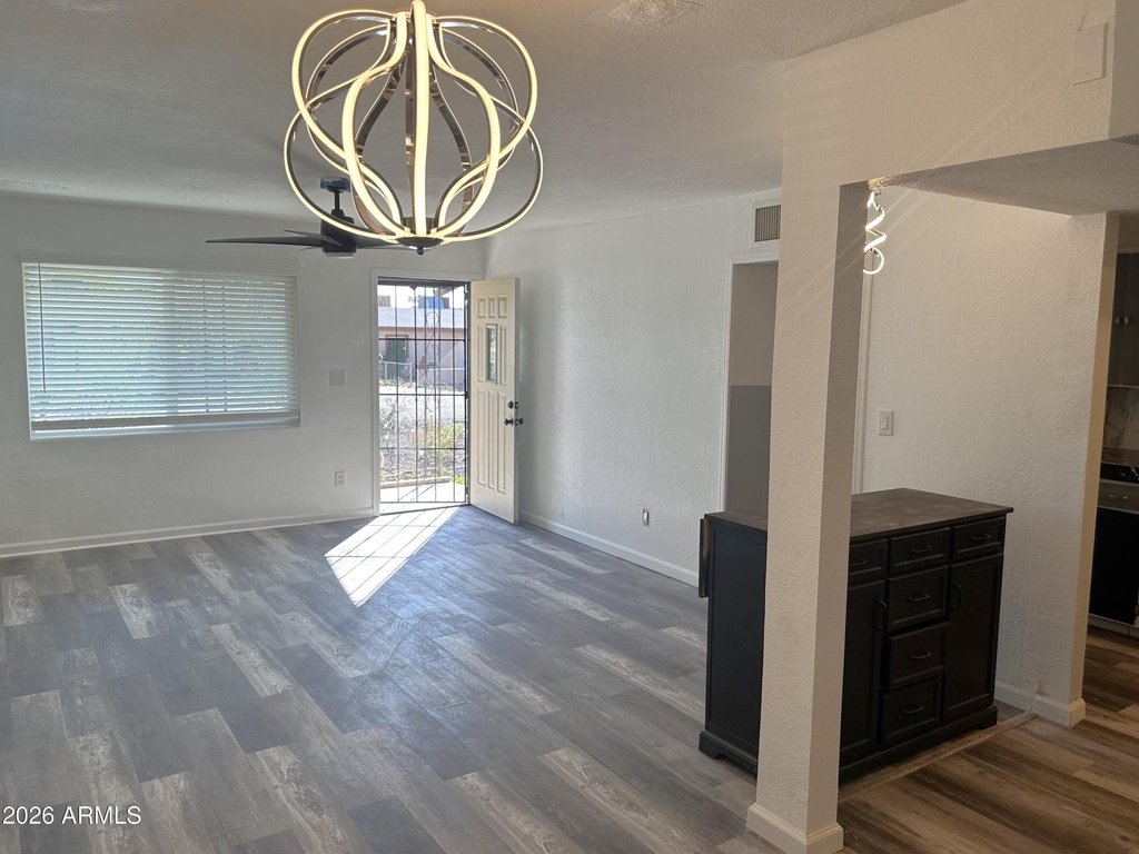216 E Carol Avenue - Photo 3