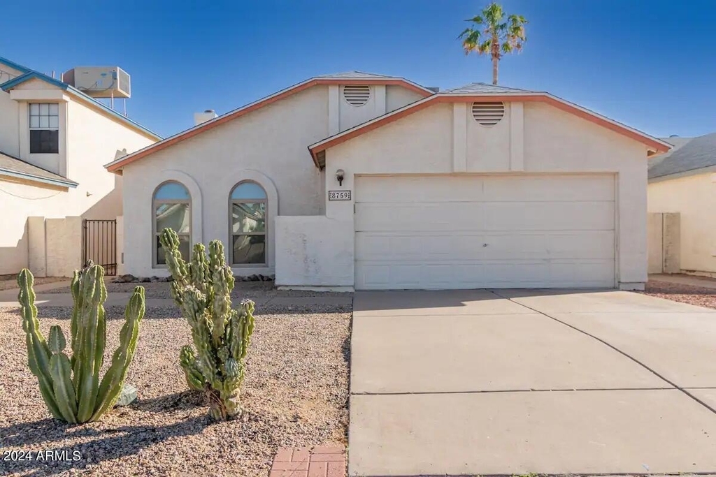 8759 W Grovers Avenue - Photo 1