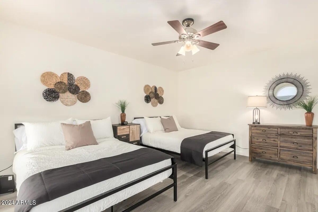 8759 W Grovers Avenue - Photo 17