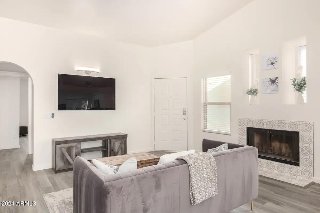 8759 W Grovers Avenue - Photo 10