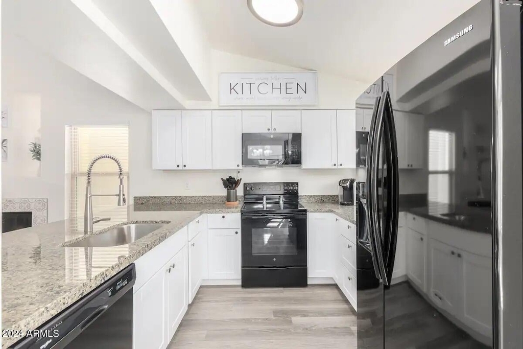 8759 W Grovers Avenue - Photo 11