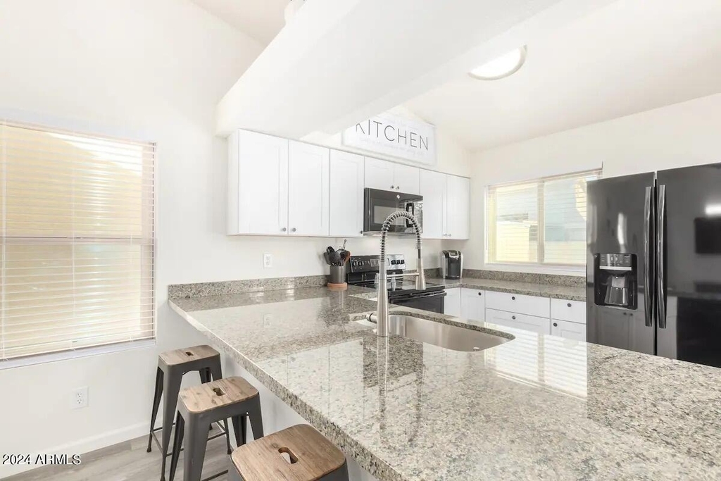 8759 W Grovers Avenue - Photo 12