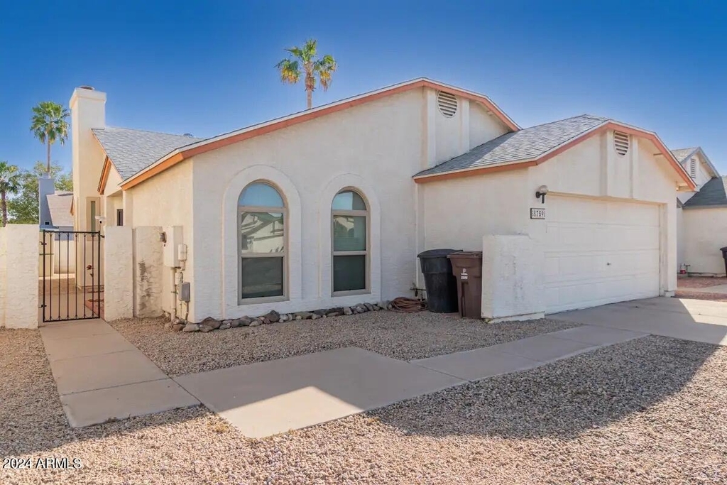 8759 W Grovers Avenue - Photo 2