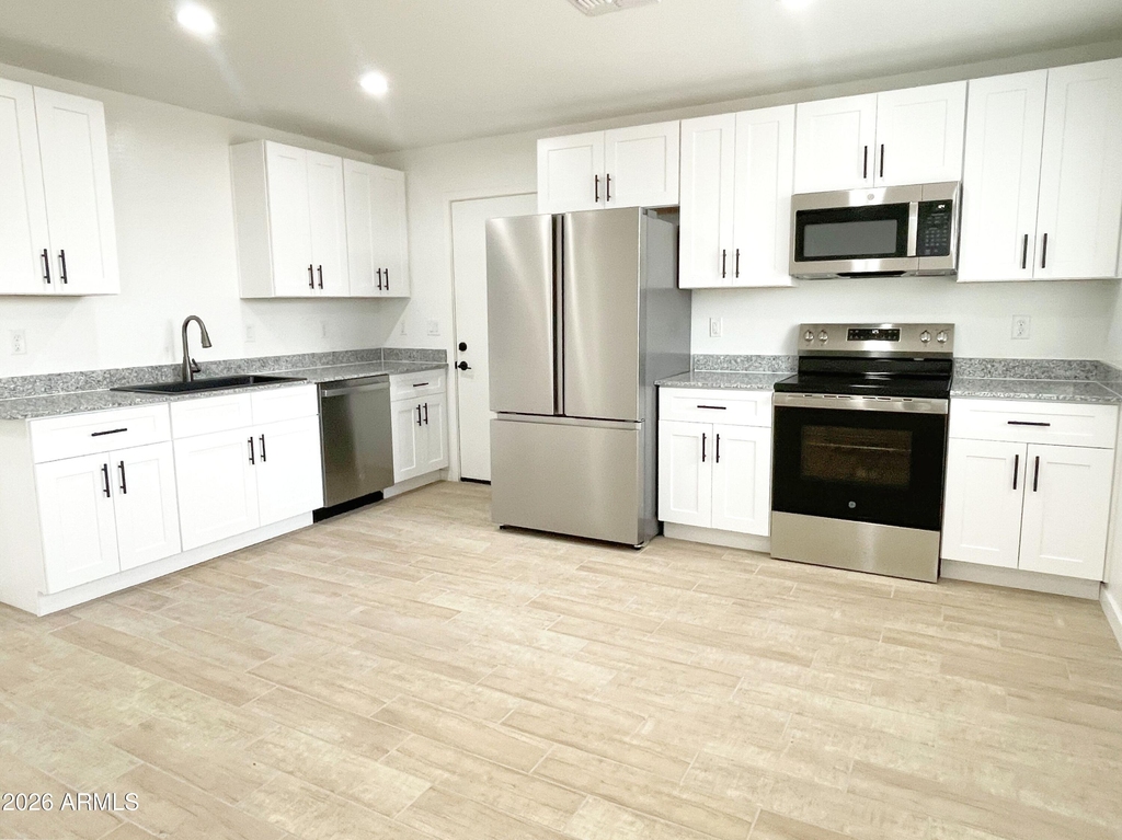 733 S 96th Place - Photo 4