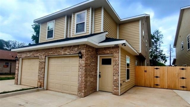 1705 Ash Crescent Street - Photo 0
