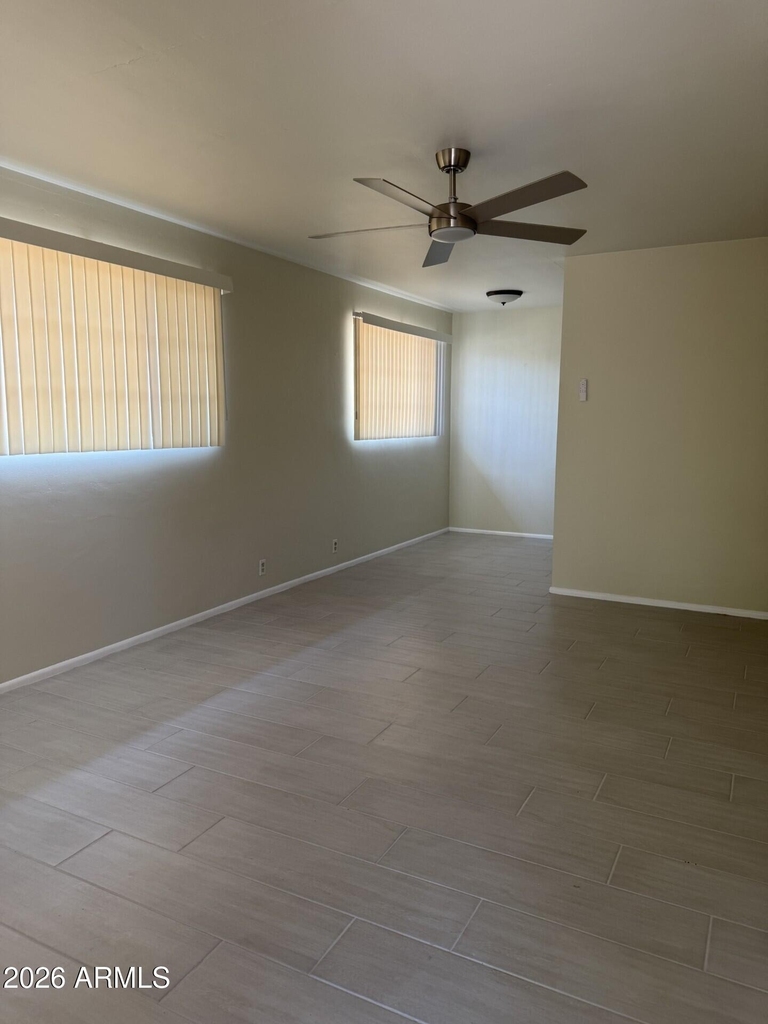2718 E Glenrosa Avenue - Photo 2