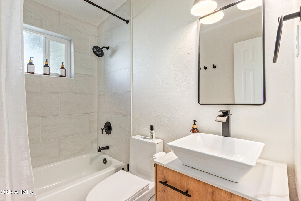 930 E Henry Street - Photo 5