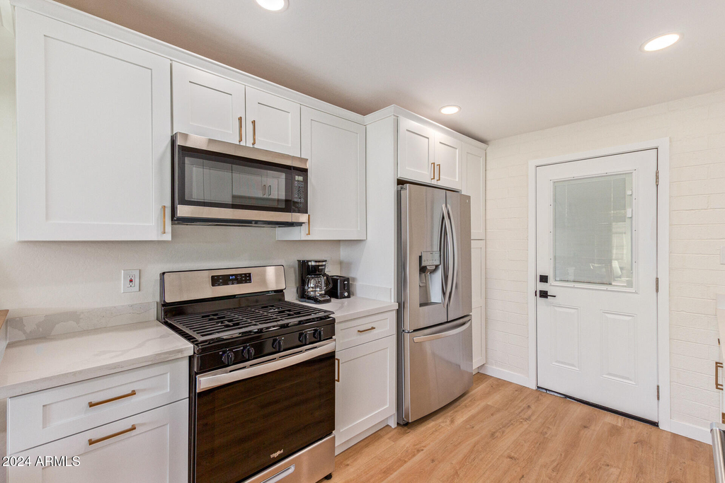 930 E Henry Street - Photo 17