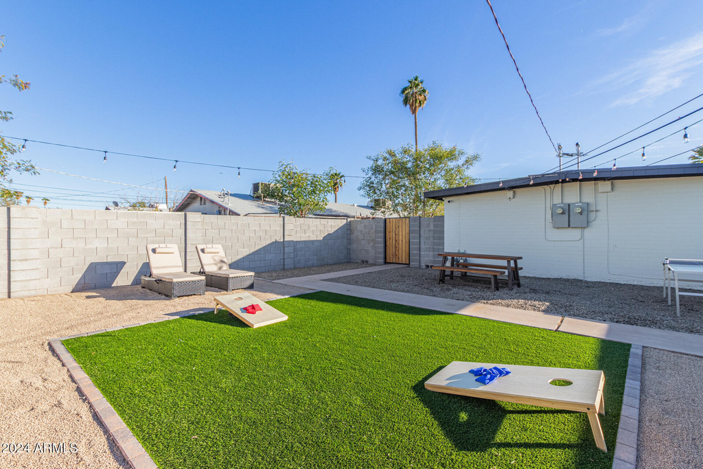 930 E Henry Street - Photo 3