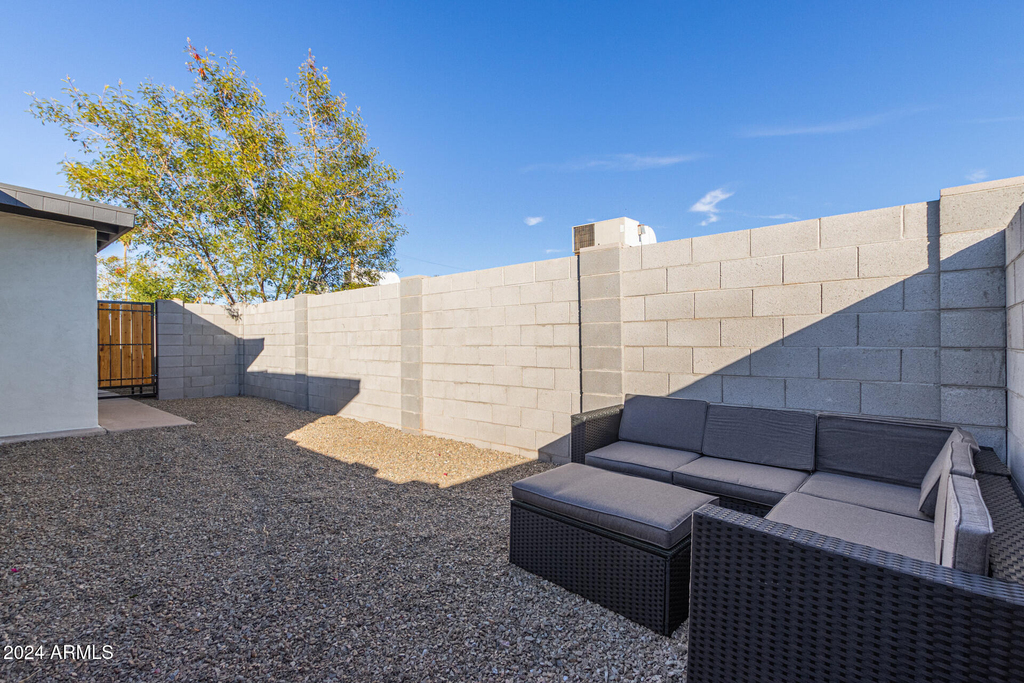 930 E Henry Street - Photo 10
