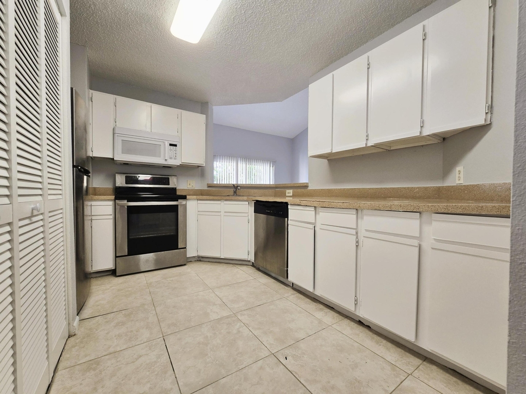 3413 Nw 44th Street - Photo 6