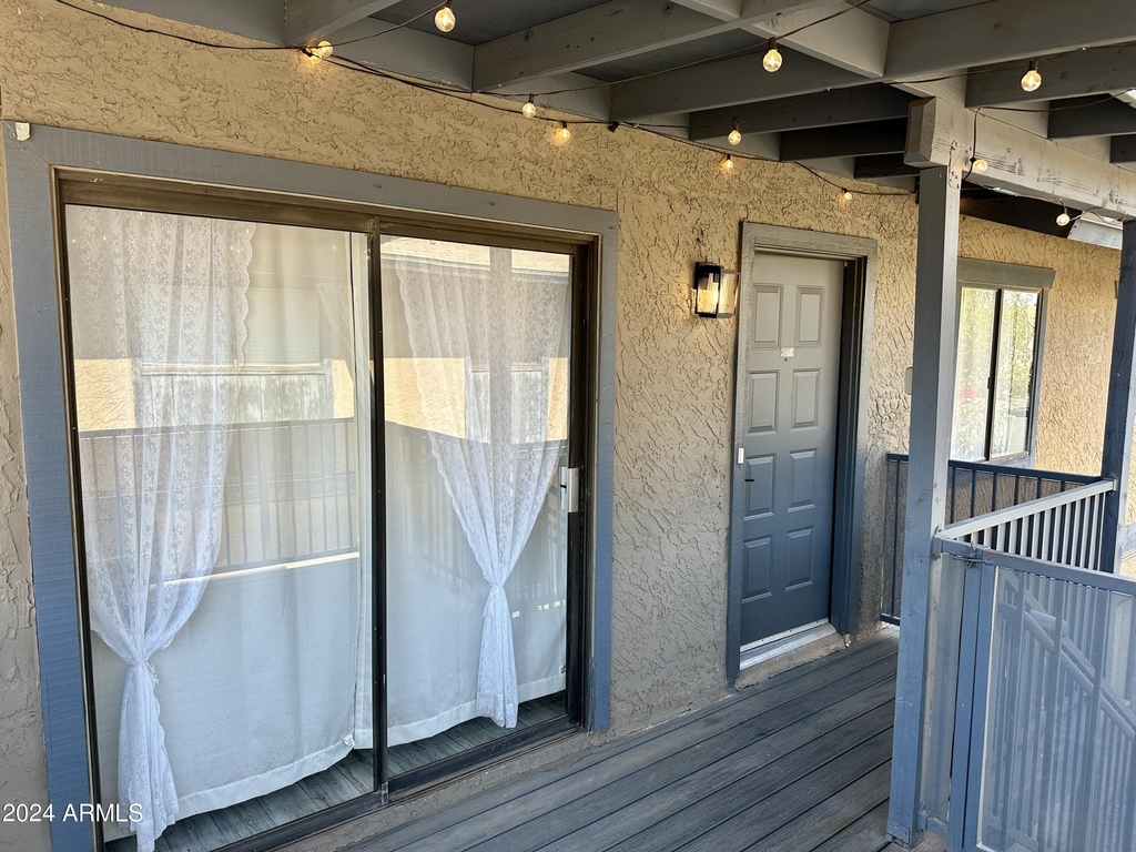 286 W Palomino Drive - Photo 1