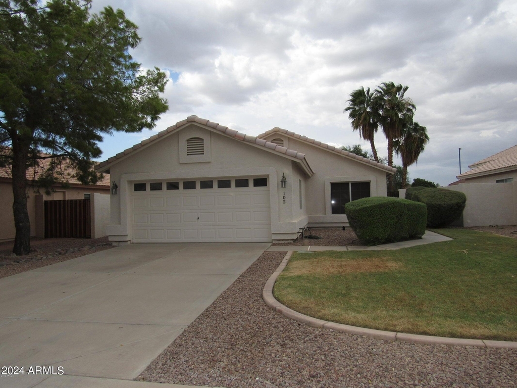 102 W Gail Drive - Photo 0