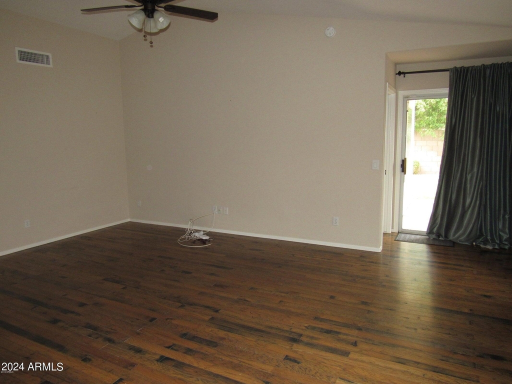 102 W Gail Drive - Photo 2