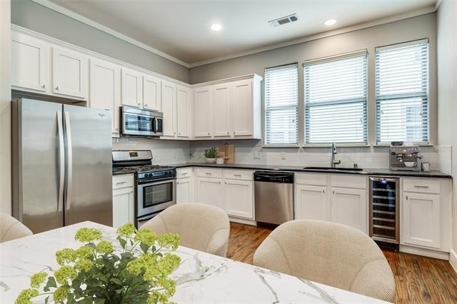 4323 Dickason Avenue - Photo 6