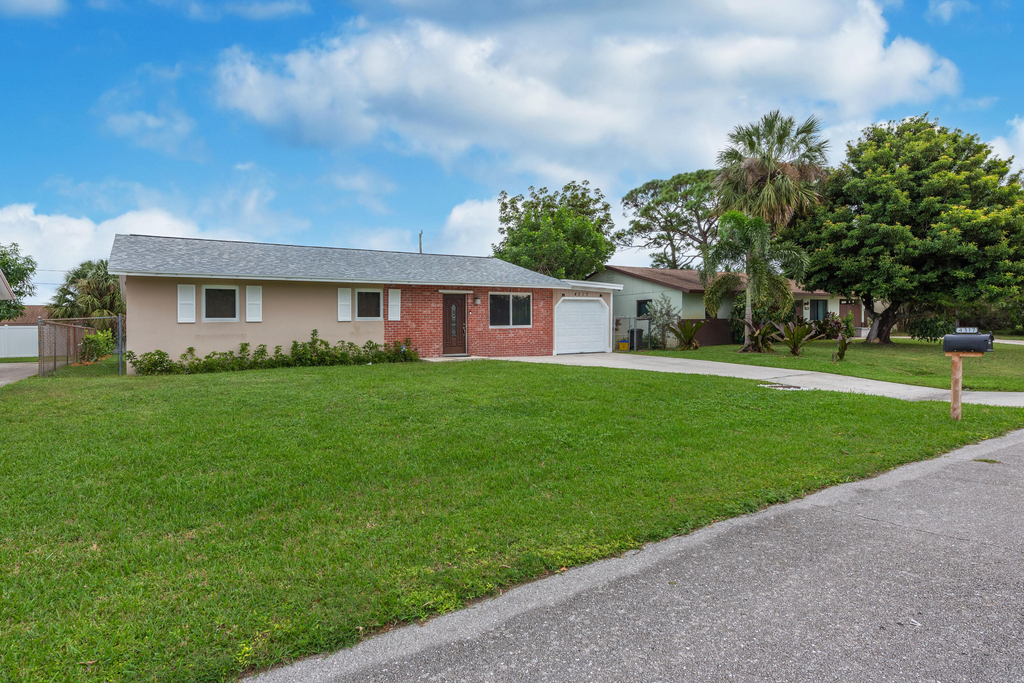 4317 Applecrest Drive - Photo 2