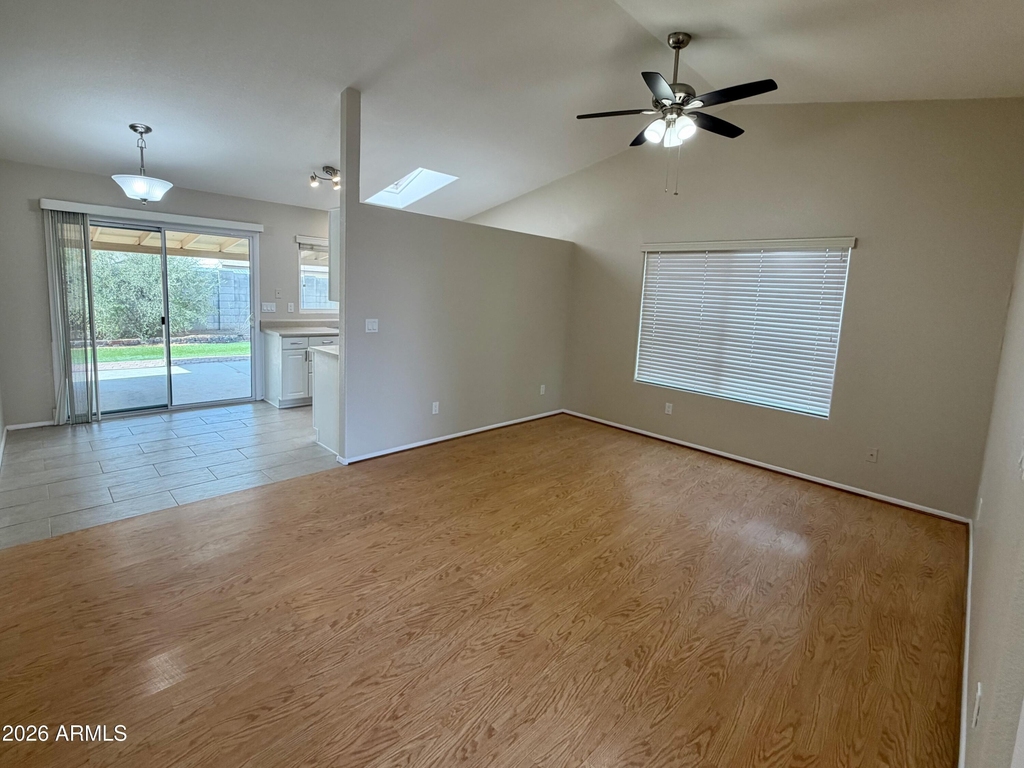 3005 W Ross Avenue - Photo 2