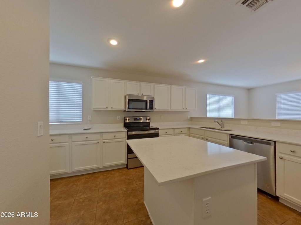 17220 N Wavyleaf Avenue - Photo 4