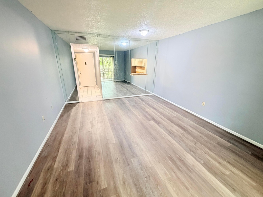 4354 Nw 9th Avenue - Photo 2