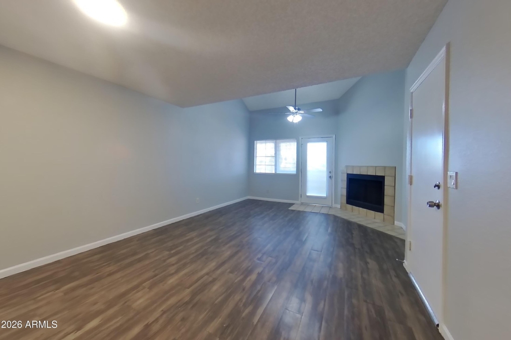 19820 N 13th Avenue - Photo 2