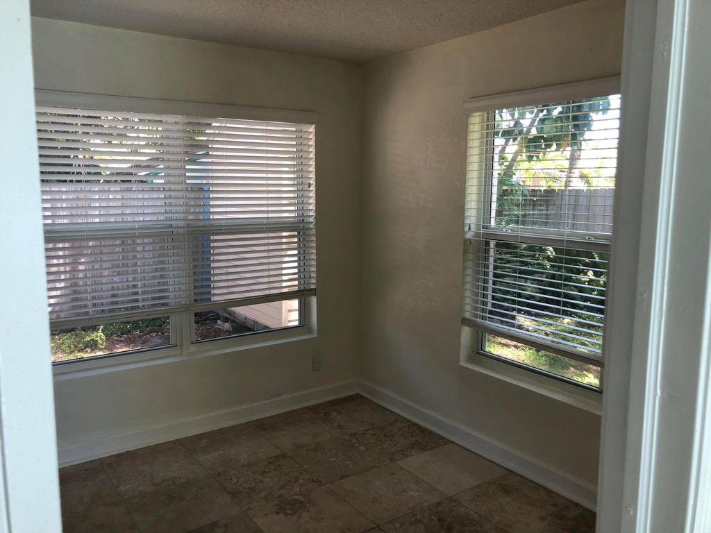 3160 Ne 6th Avenue - Photo 8