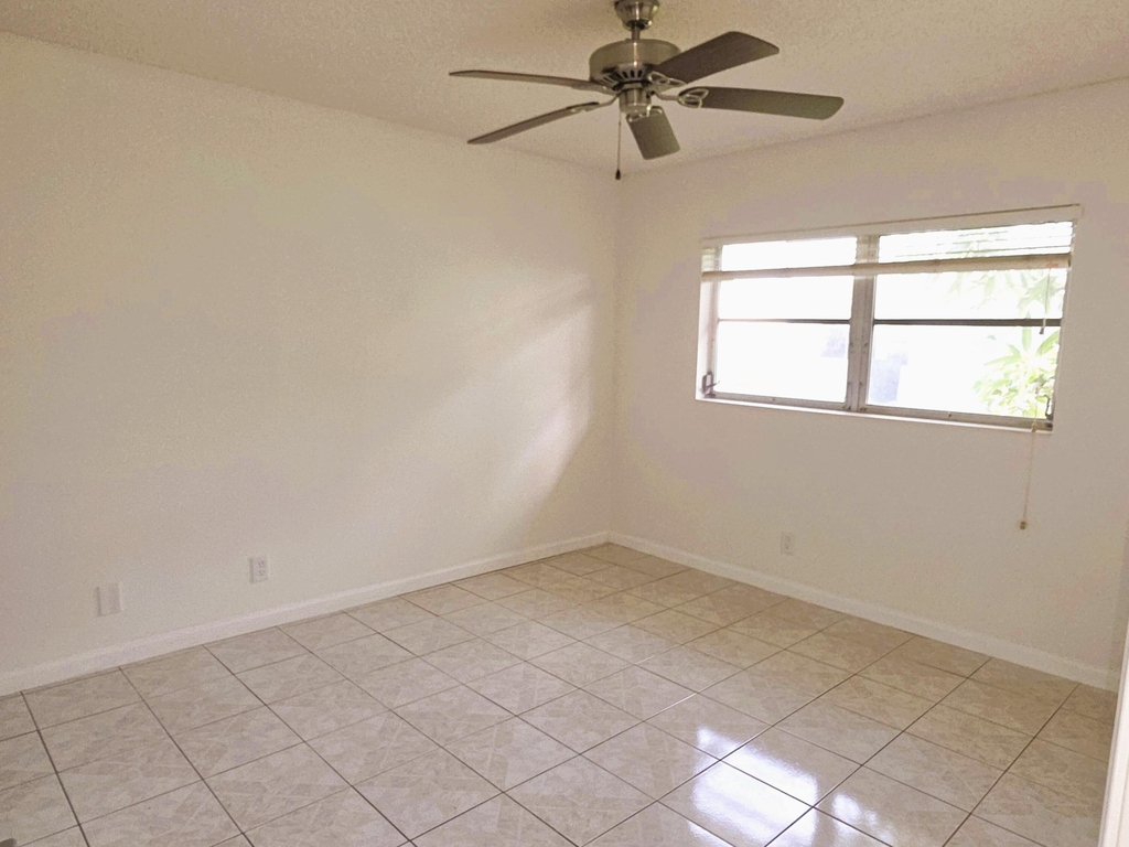 5445 Glenda Street - Photo 5